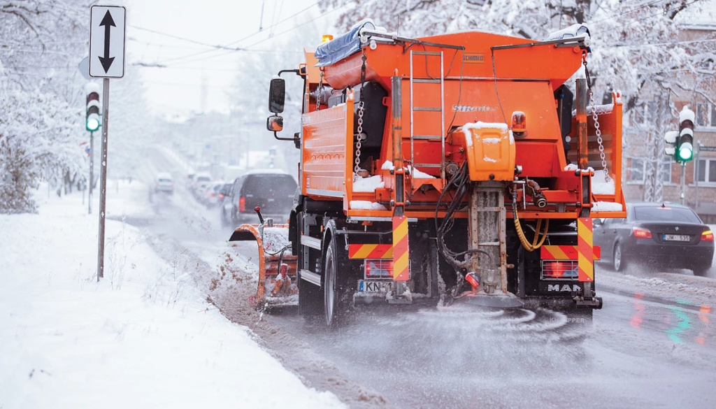 Соль, бетон, трава и металл: честный разговор о зимних реагентах